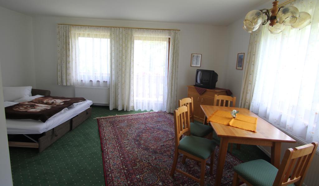 Pension Hubertushof Beim Roemerbad Bad Kleinkirchheim Room photo