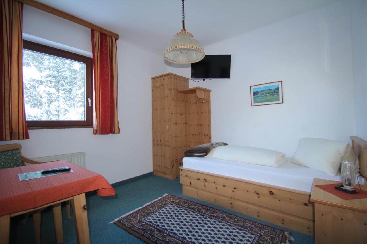 Pension Hubertushof Beim Roemerbad Bad Kleinkirchheim Exterior photo