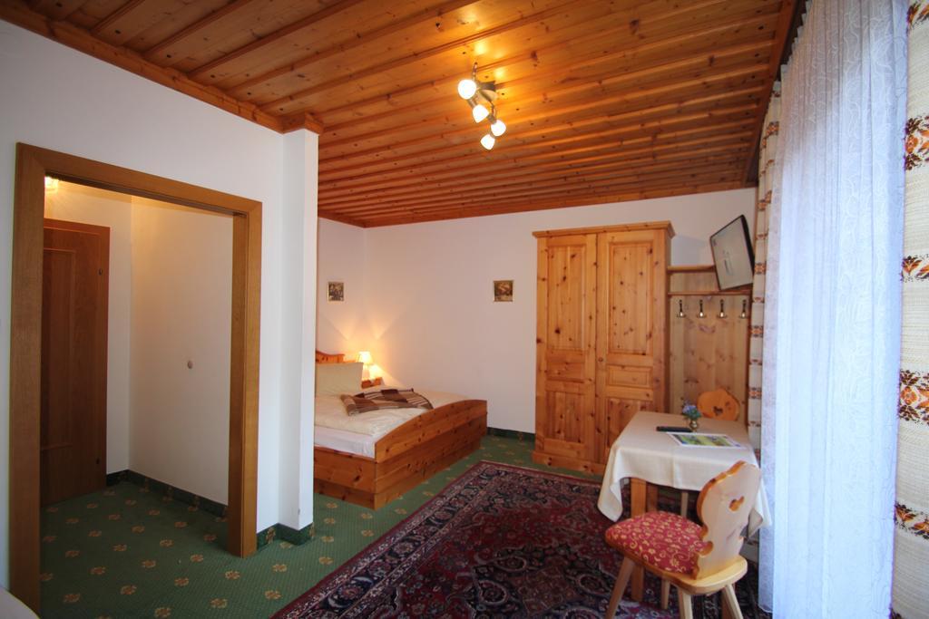 Pension Hubertushof Beim Roemerbad Bad Kleinkirchheim Exterior photo