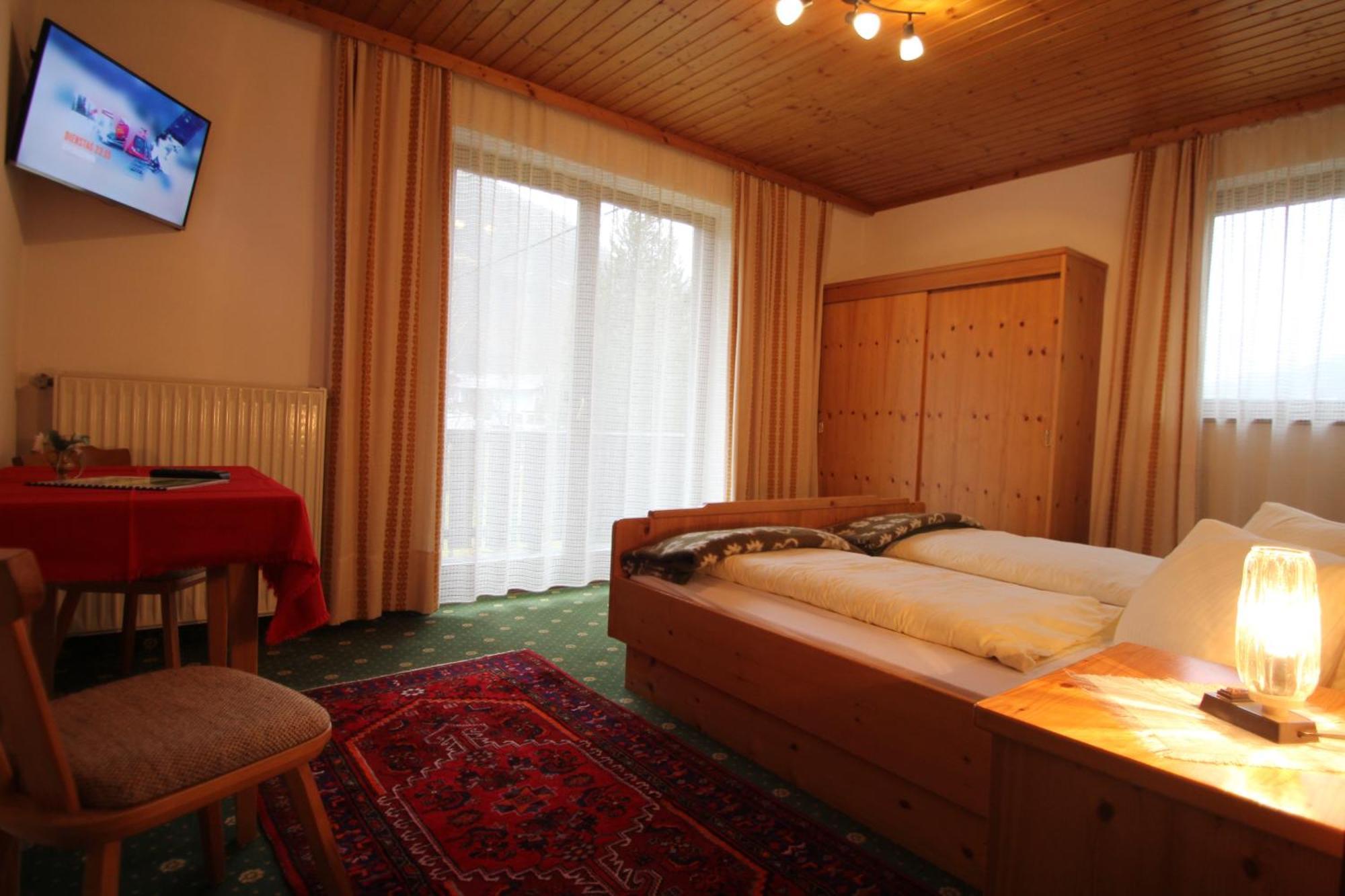 Pension Hubertushof Beim Roemerbad Bad Kleinkirchheim Exterior photo